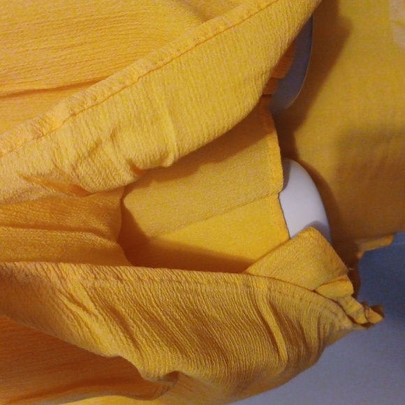Golden yellow top - Picture 2 of 6